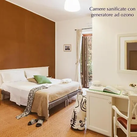 Viale Dei Pini Bed & Breakfast 3*