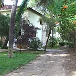 Viale Dei Pini Frühstückspension 3*