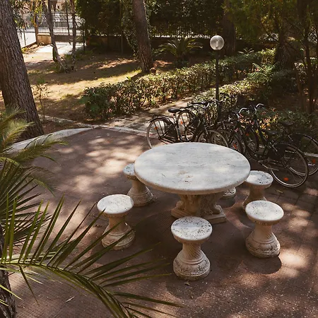 B&B Viale Dei Pini 3*