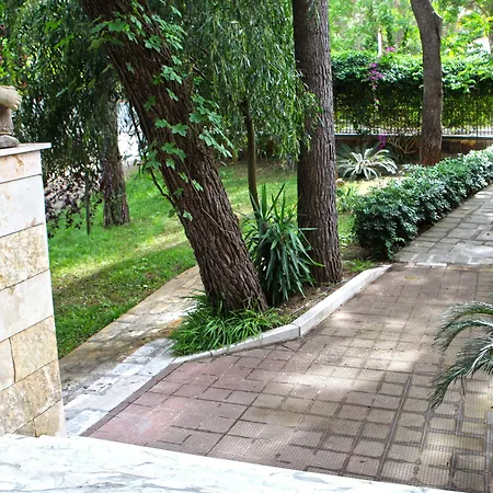 Viale Dei Pini 卡斯特拉巴特滨海