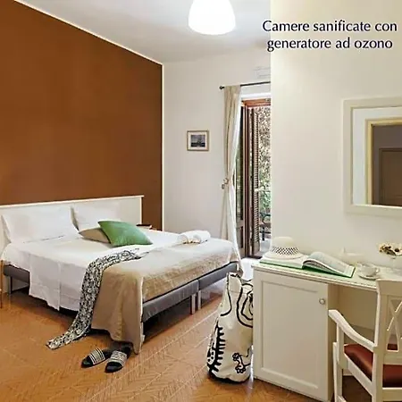فندق مبيت وإفطار Viale Dei Pini 3*