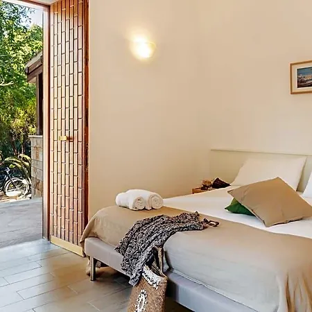Viale Dei Pini Bed & Breakfast