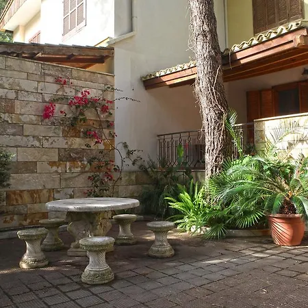Bed & Breakfast Viale Dei Pini 2*