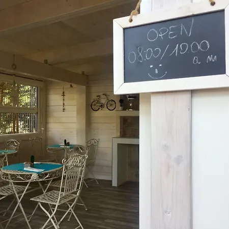 Viale Dei Pini Bed & Breakfast 3*