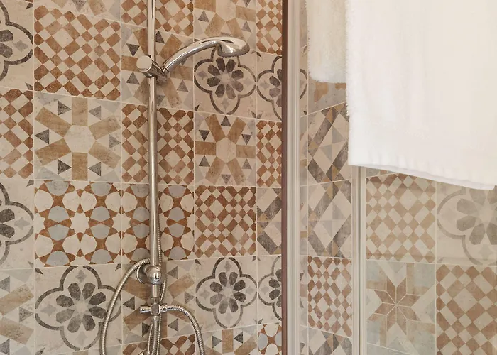 住宿加早餐酒店 Viale Dei Pini 卡斯特拉巴特滨海