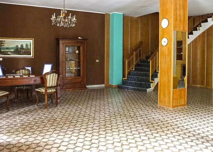 Viale Dei Pini לינה וארוחת בוקר 3*