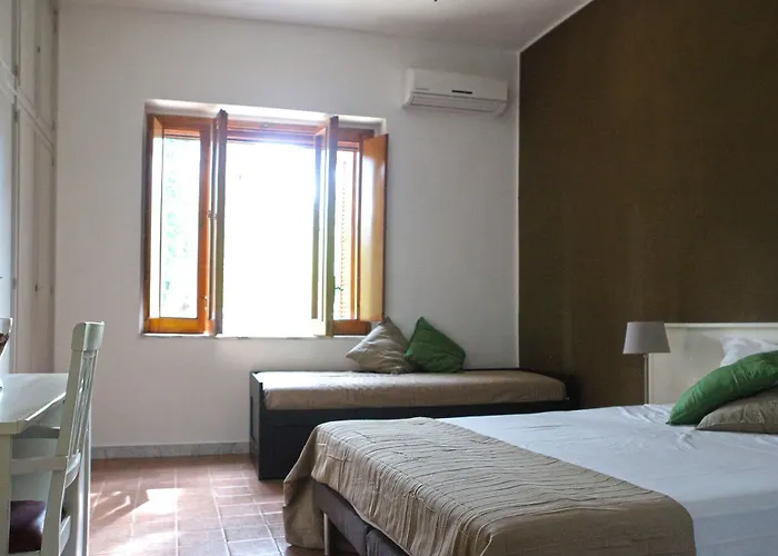 Viale Dei Pini 卡斯特拉巴特滨海